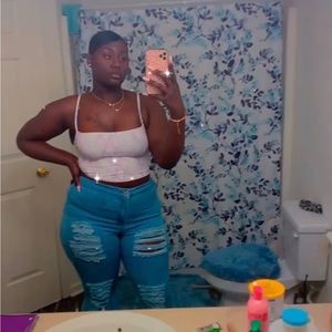 Meet your Posher, Iyana